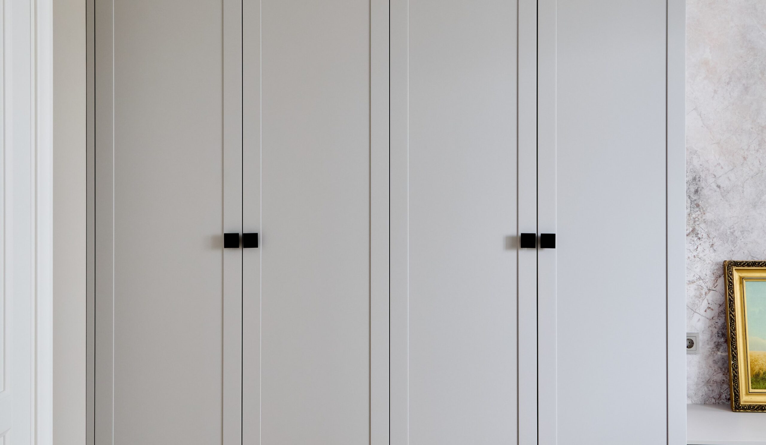 Modern Minimalist Closet